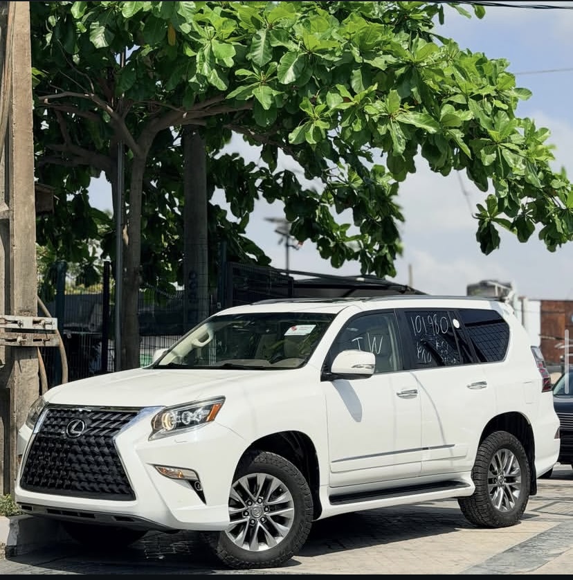 Cropped Faux leather Jacket