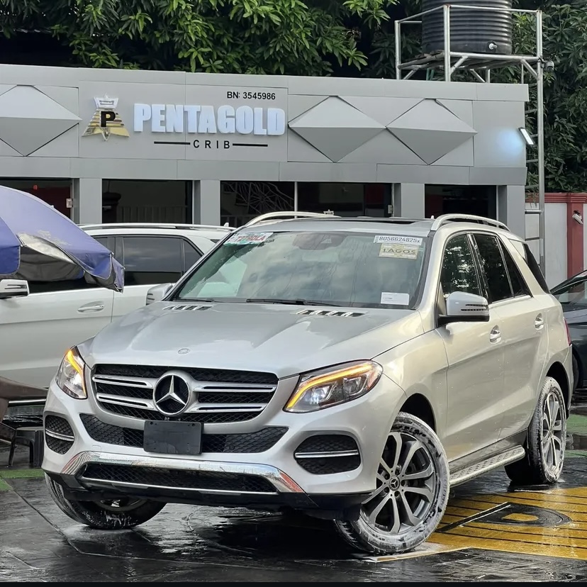 Cropped Faux leather Jacket