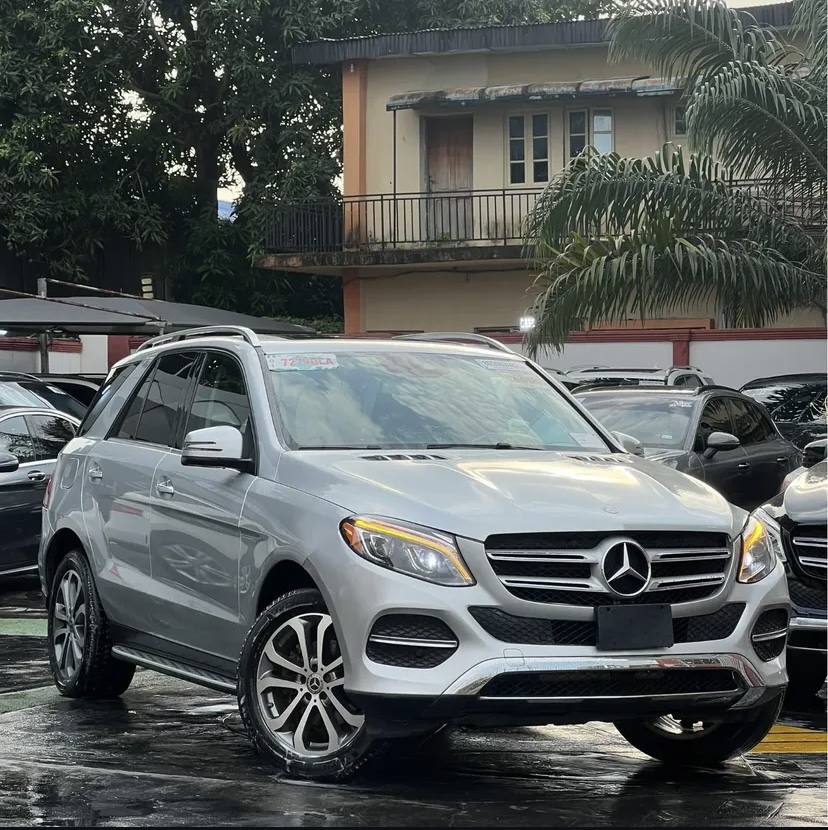 Cropped Faux leather Jacket