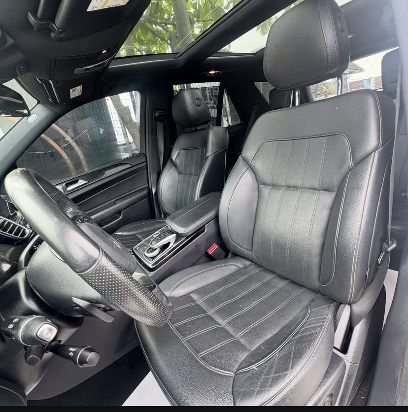 Cropped Faux leather Jacket