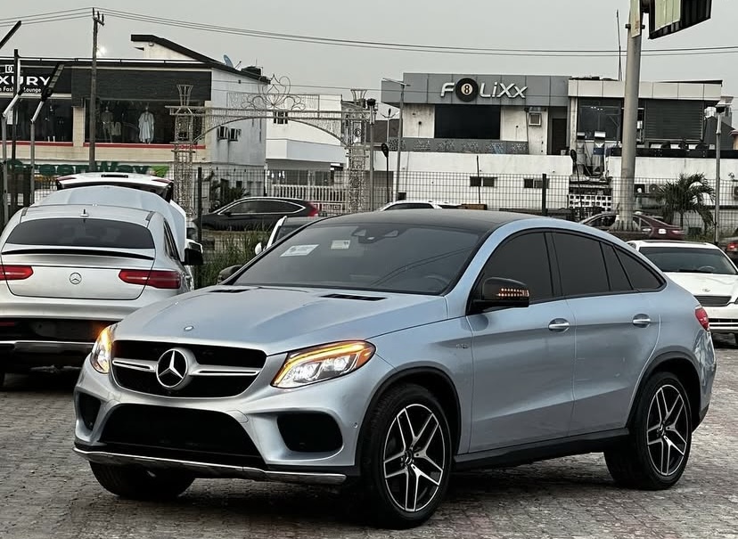 Cropped Faux leather Jacket