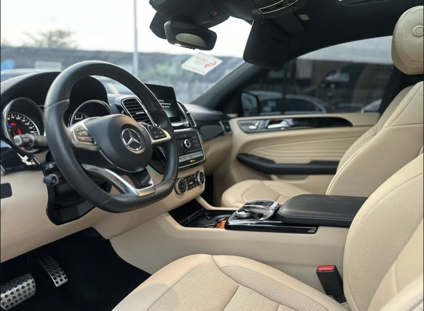 Cropped Faux leather Jacket