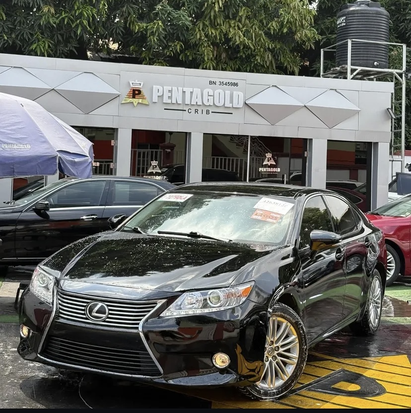 Cropped Faux leather Jacket