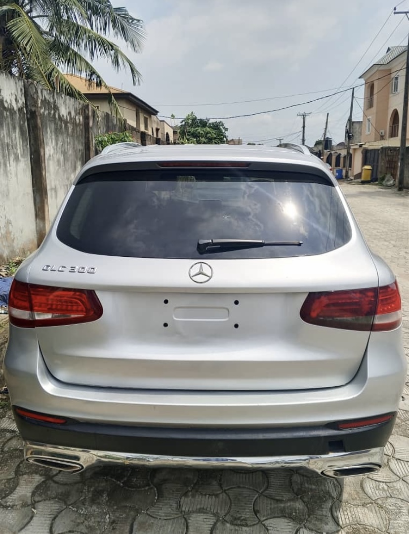 Cropped Faux leather Jacket