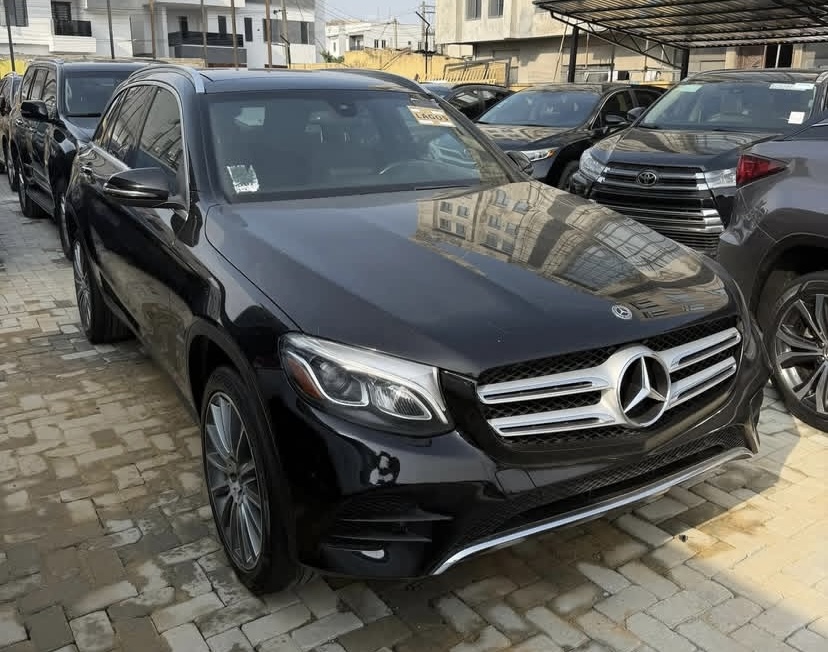 Cropped Faux leather Jacket