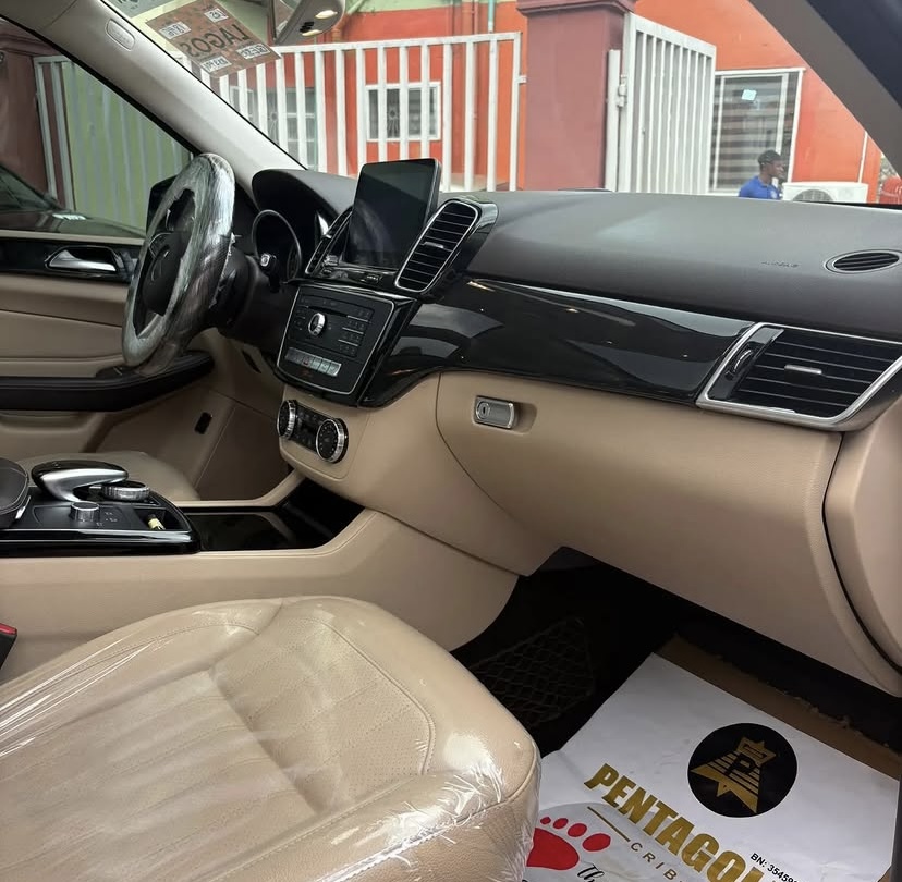 Cropped Faux leather Jacket