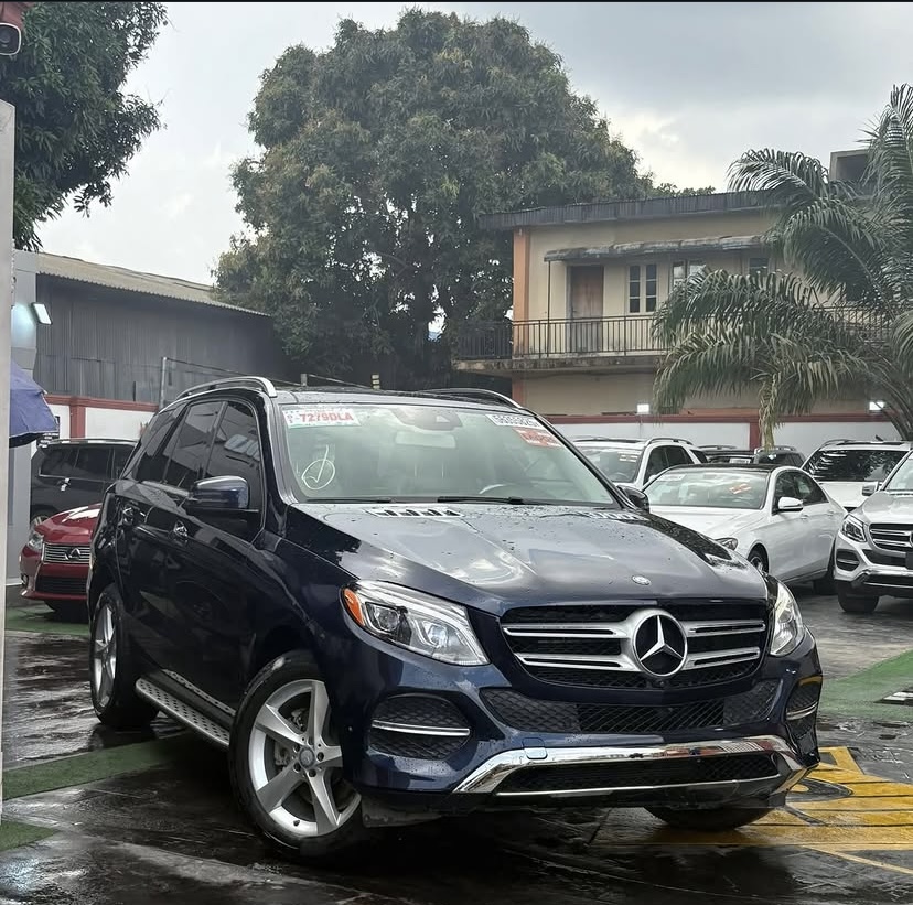 Cropped Faux leather Jacket