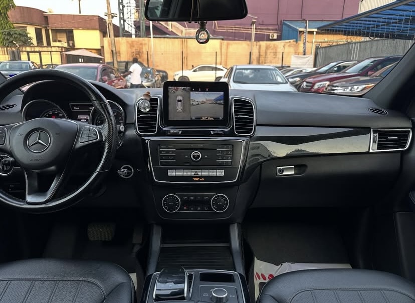 Cropped Faux leather Jacket