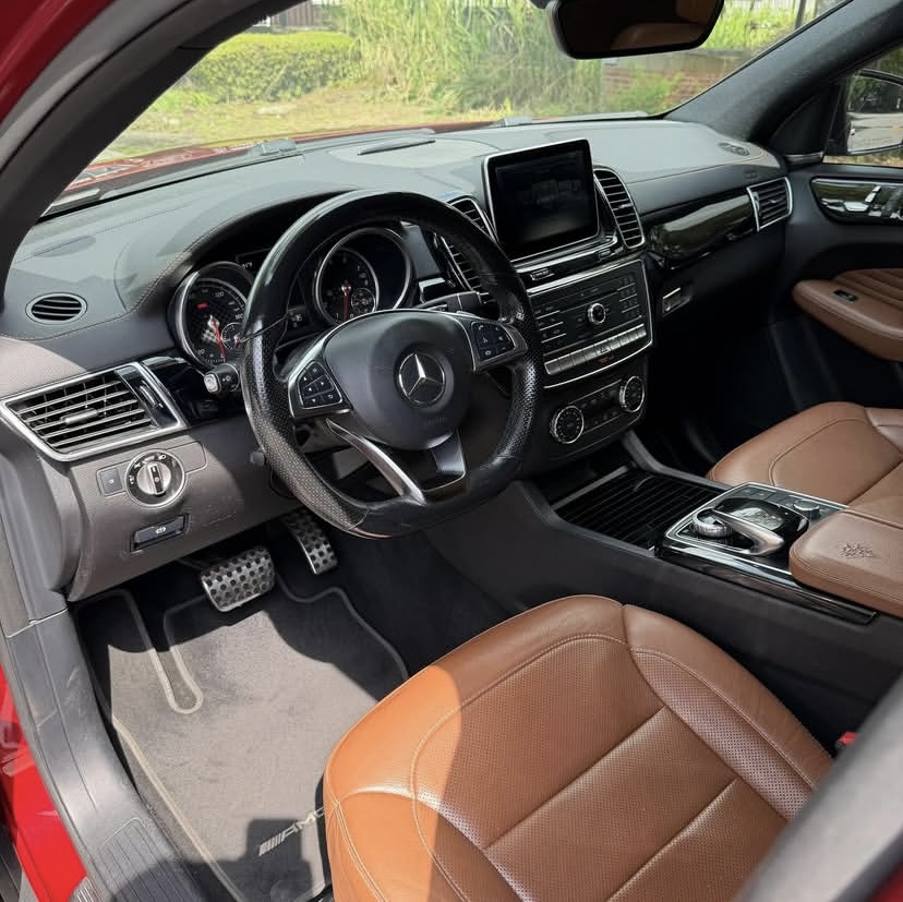 Cropped Faux leather Jacket