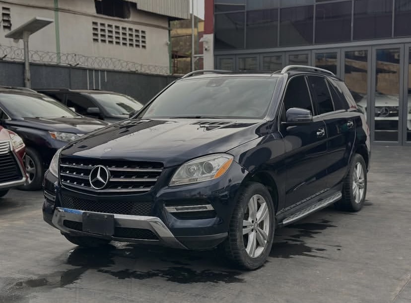 Cropped Faux leather Jacket