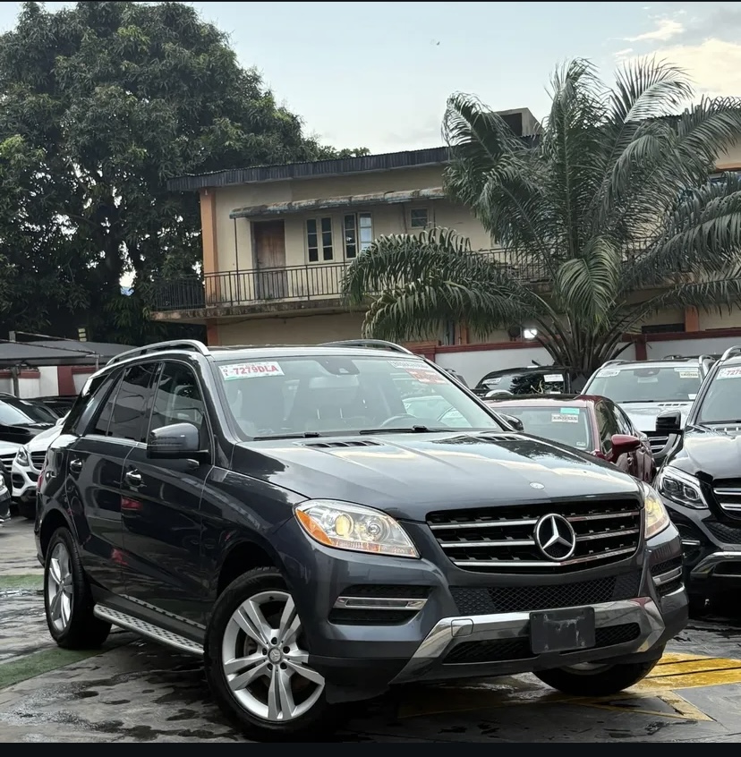 Cropped Faux leather Jacket