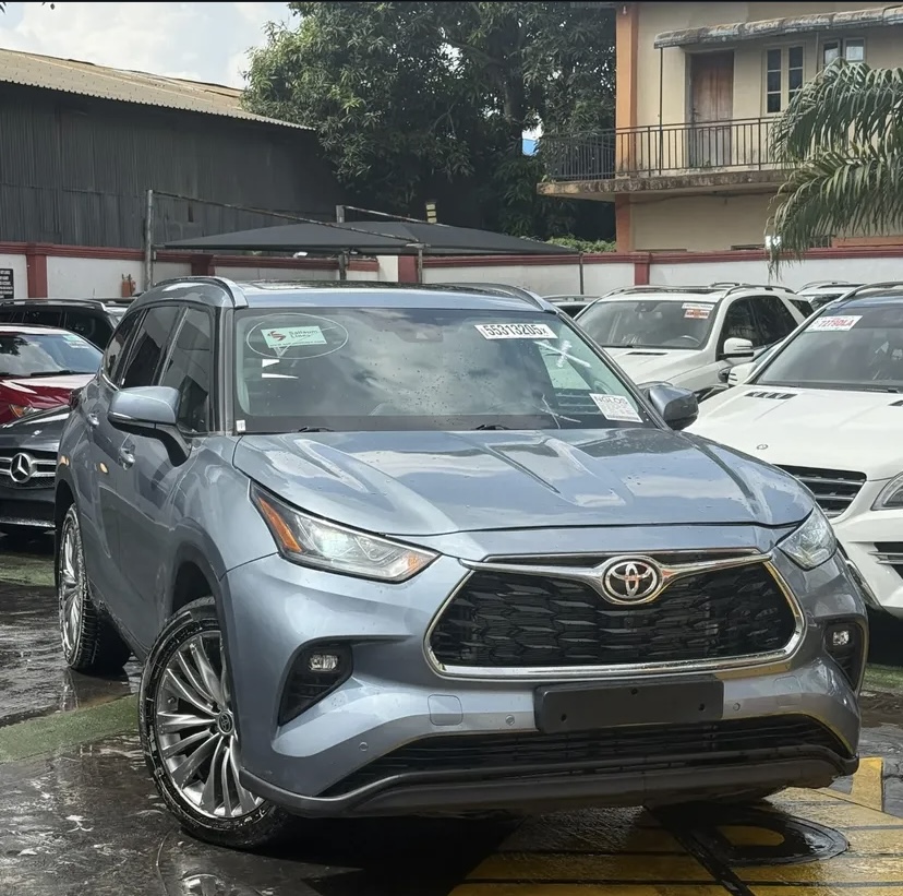 Cropped Faux leather Jacket